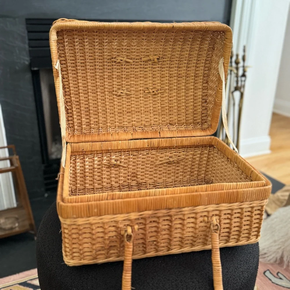 Vintage Wicker Picnic Basket